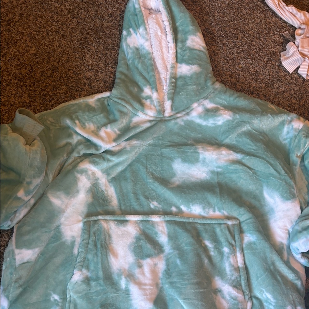 The Oodie-teal and White Tye Dye Wearable Sherpa Blanket Adult One Size